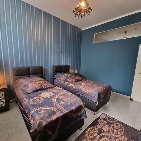 Retroversum Themen-Ferienwohnung Bad Oeynhausen Bagian luar foto